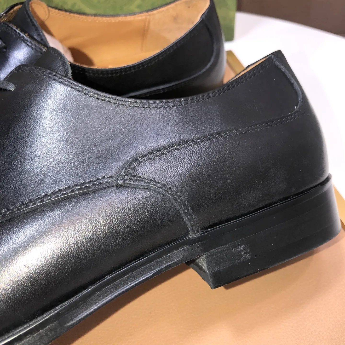 Men's shoes 💰660💰 Brand: GUCCI (Gucci) Standard code: Men's size 38/44 (45/46 can be customized) Grade: Same as the official website Original quality Material: Original cowhide Water-dyed cowhide lining Original rubber outsole Style category: Men's fashionable casual leather shoes Distinguished big-name luxury elements top luxury Color: Actual picture